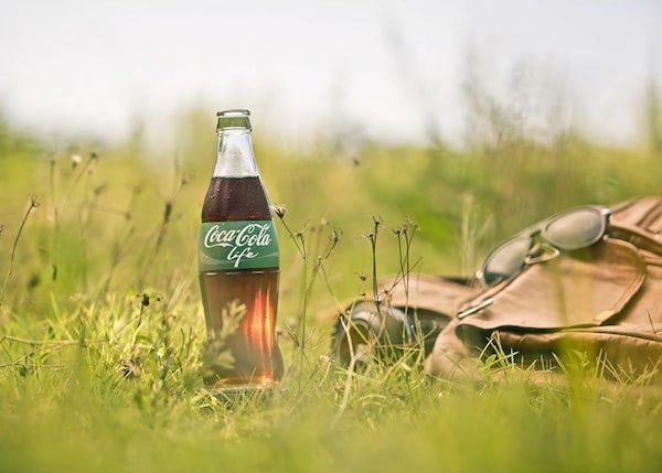 Organic Coke: Camouflage color in the Grass.