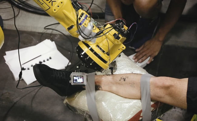 An industrial robot has just tattooed the first person ever in San Francisco.