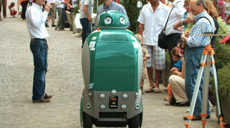 Visual of Recycling Robot Takes the Streets of Italy