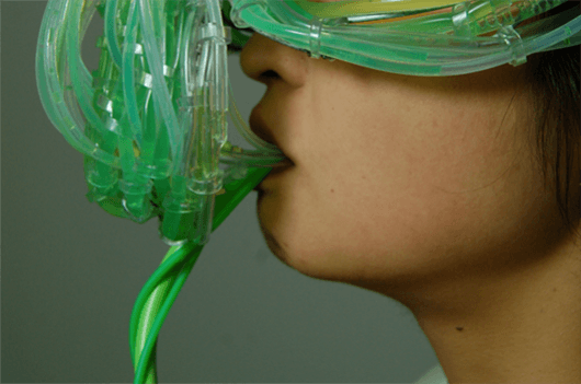 Visual of "Algae Opera" Nourishes Algae with a Singer's Breath