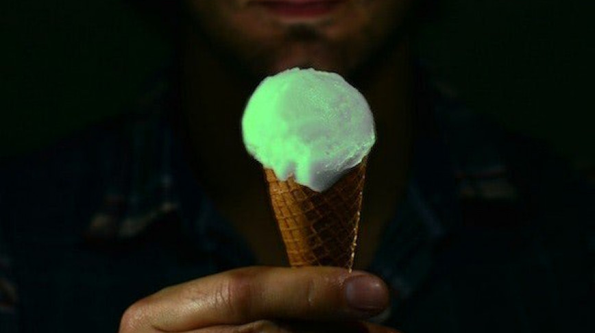 Visual of Jellyfish Ice Cream Glows When Licked