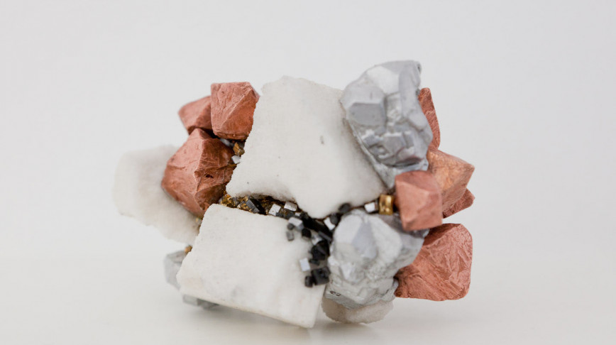 Visual of H / AlCuTaAu: a New Artificial Mineral