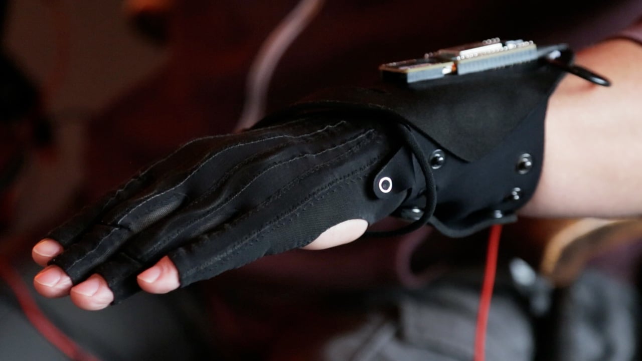 Visual of Smart Gloves Turn Gestures into Music