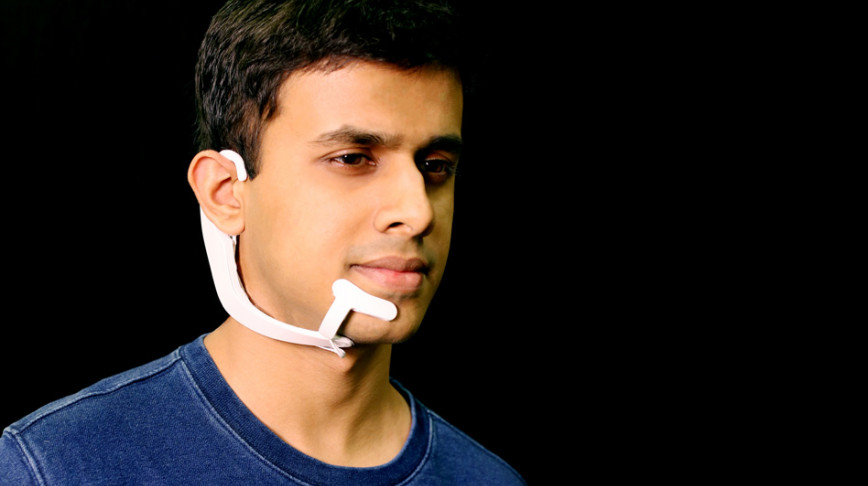 Visual of MIT's new voiceless interface can read the words in your head