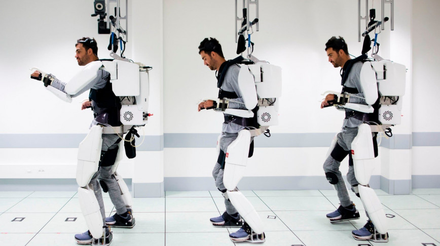 Visual of This brain-controlled exoskeleton allows a paralyzed man to walk again