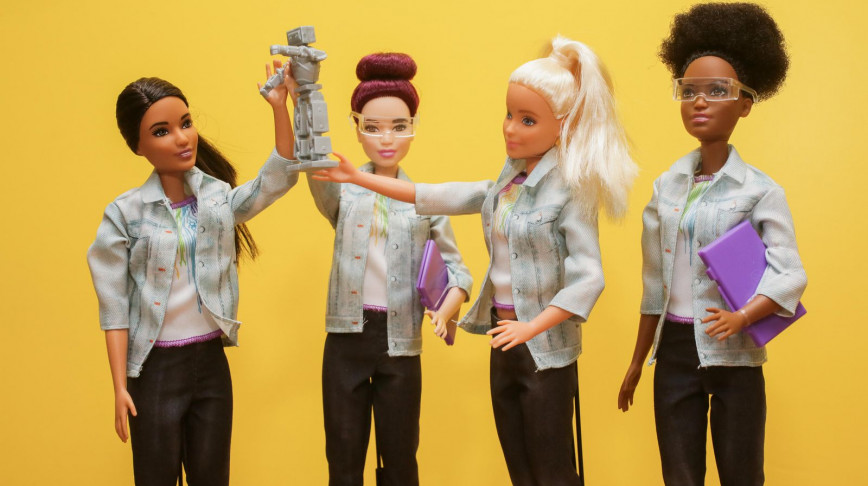 Visual of A guide to parenting with AI Barbie