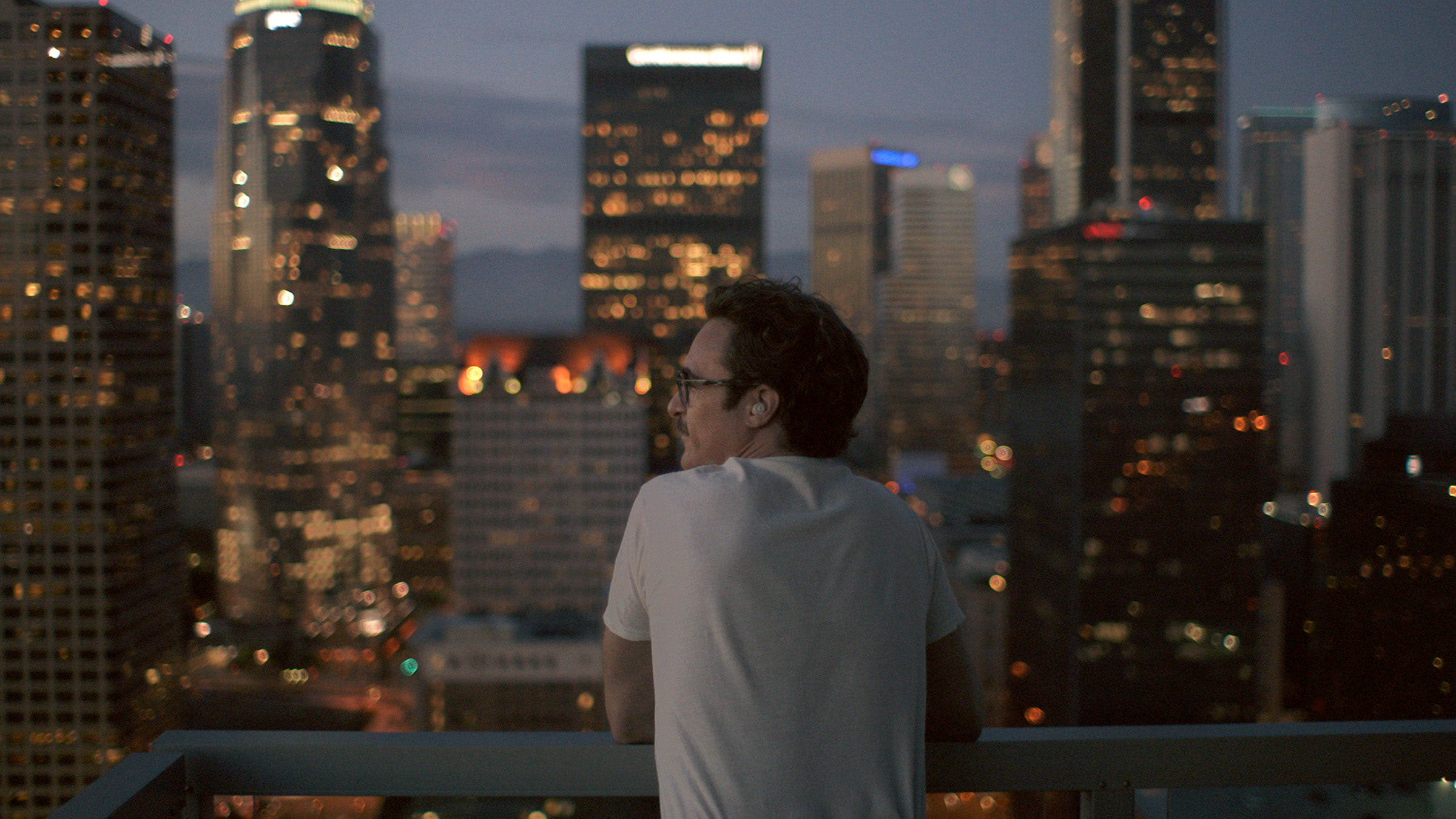 Visual of 'Her' is an outlook on a possible future—of dating a chatbot