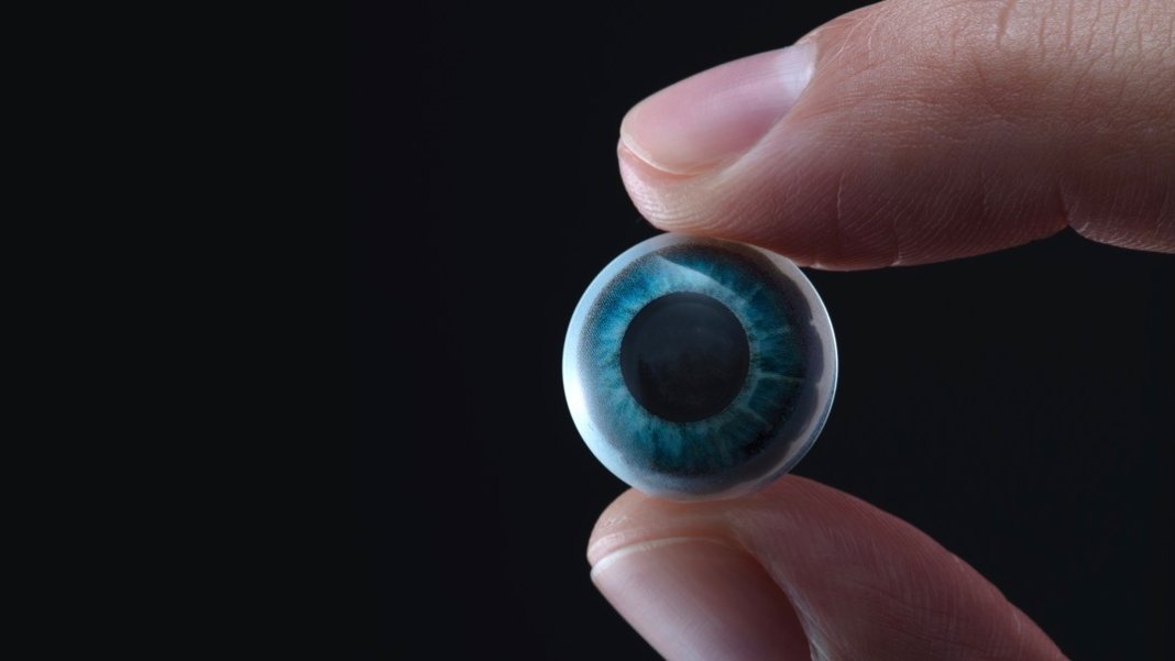 Visual of Mojo Visions augmented reality contact lenses kick off a race to AR on your eye
